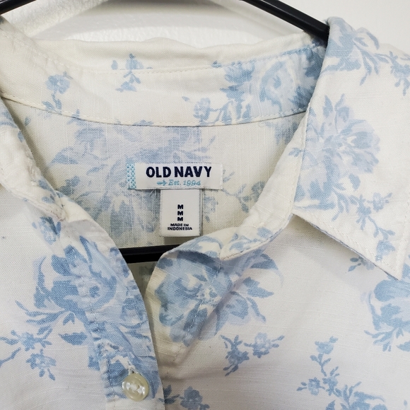 Floral Patterned Button-Down Top - Picture 4 of 4